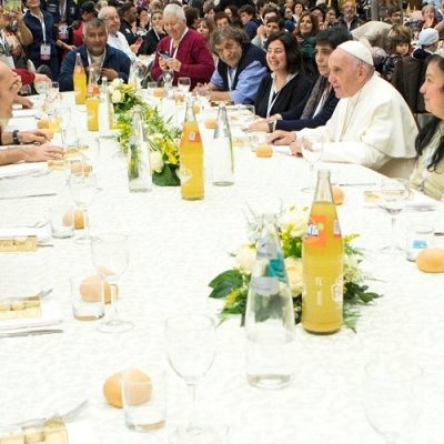 Papa Francisco pide que los pobres estén en el centro de la vida de la Iglesia