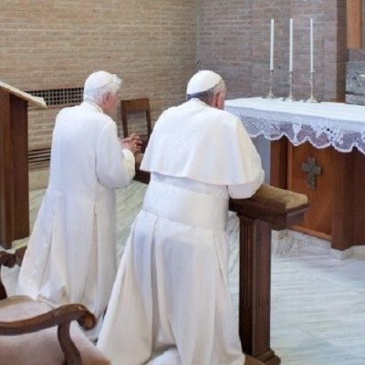 Benedicto XVI alaba la “continuidad interior entre los dos pontificados”