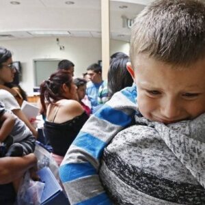 Estados Unidos: Más de 700 menores siguen separados de sus padres