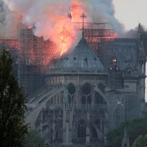 Notre-Dame: El Papa desea que la catedral vuelva a “convertirse en la hermosa joya en el corazón de la ciudad”