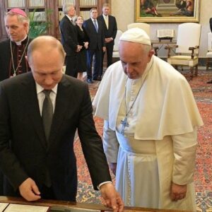 El Papa recibe al presidente ruso Vladimir Putin: Una hora de charla