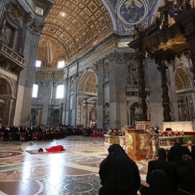 La diócesis de Roma rectifica y comunica que sus iglesias permanecerán abiertas