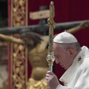 La Santa Sede vuelve a blindar la Semana Santa ante el repunte de casos en Italia