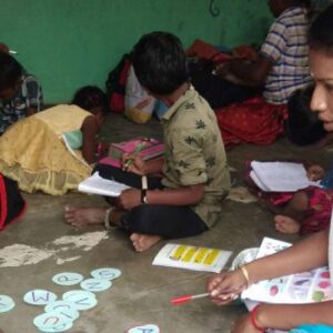 «Asia del Sur: Formas innovadoras de superar los obstáculos a la educación de los niños refugiados»