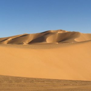 Dos tablas rotas: desierto, crisis y poesía